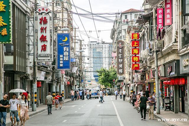 灰调北京，黄调广州：为什么我们的城市是这样的颜色？