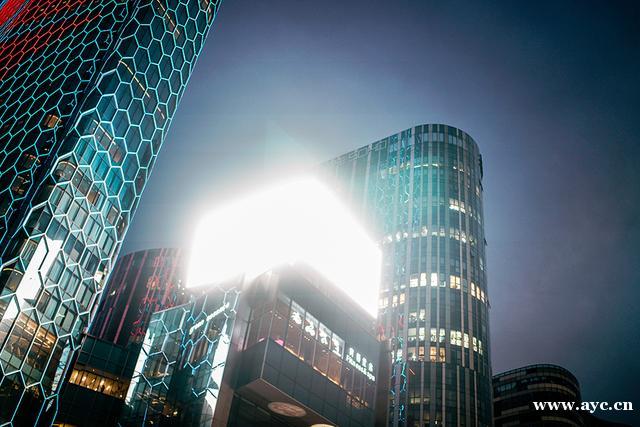 灰调北京，黄调广州：为什么我们的城市是这样的颜色？