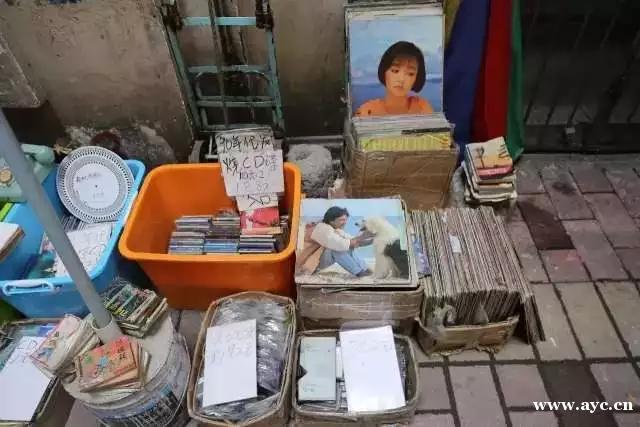 凌晨3点探访广州"鬼市" ，有钱难买心头爱，摊主:什么都有