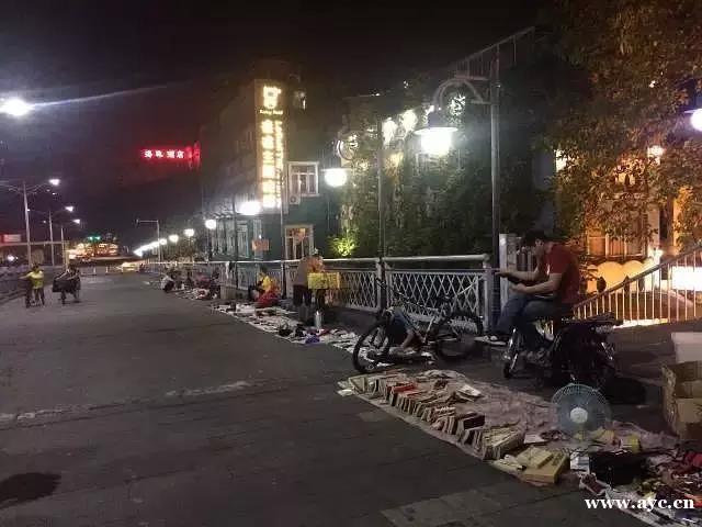 凌晨3点探访广州"鬼市" ，有钱难买心头爱，摊主:什么都有