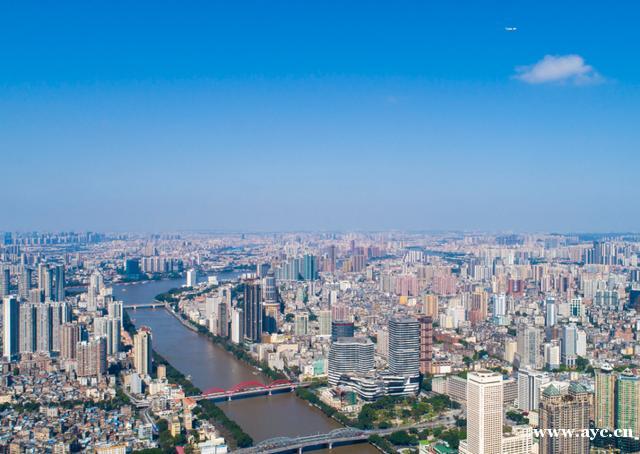 靓爆镜的“广州蓝”又刷屏啦！晴冷干燥，春天？秋天？傻傻分不清