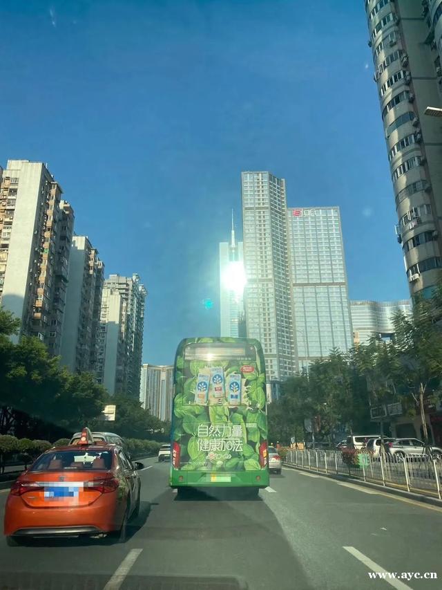 靓爆镜的“广州蓝”又刷屏啦！晴冷干燥，春天？秋天？傻傻分不清