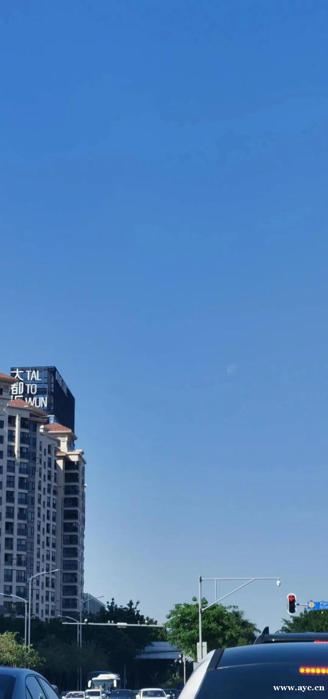 靓爆镜的“广州蓝”又刷屏啦！晴冷干燥，春天？秋天？傻傻分不清