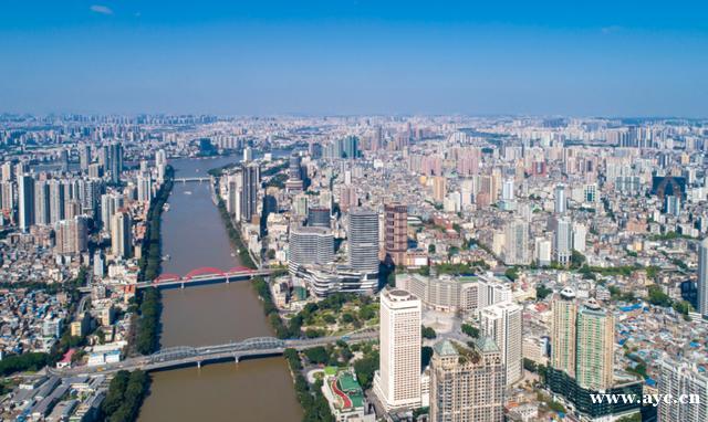 靓爆镜的“广州蓝”又刷屏啦！晴冷干燥，春天？秋天？傻傻分不清