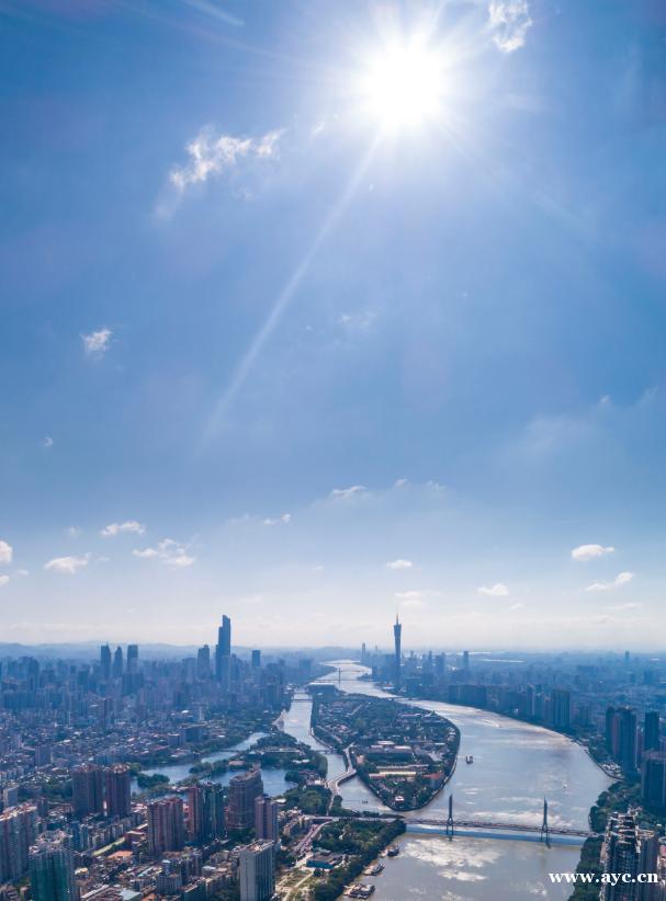 靓爆镜的“广州蓝”又刷屏啦！晴冷干燥，春天？秋天？傻傻分不清