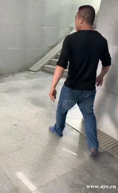 广州女子隧道内被男子从身后抱住骚扰，嫌疑人落网，警方征集线索