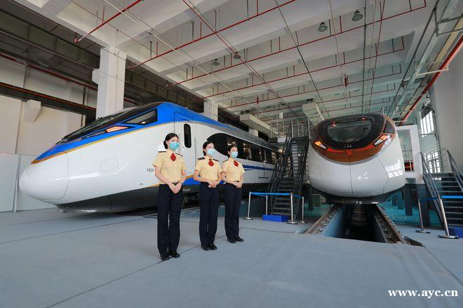 18、22号线首台列车交付