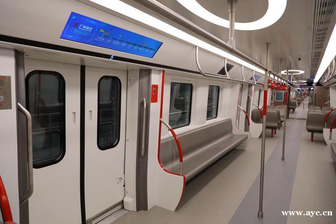18号线列车客室内部