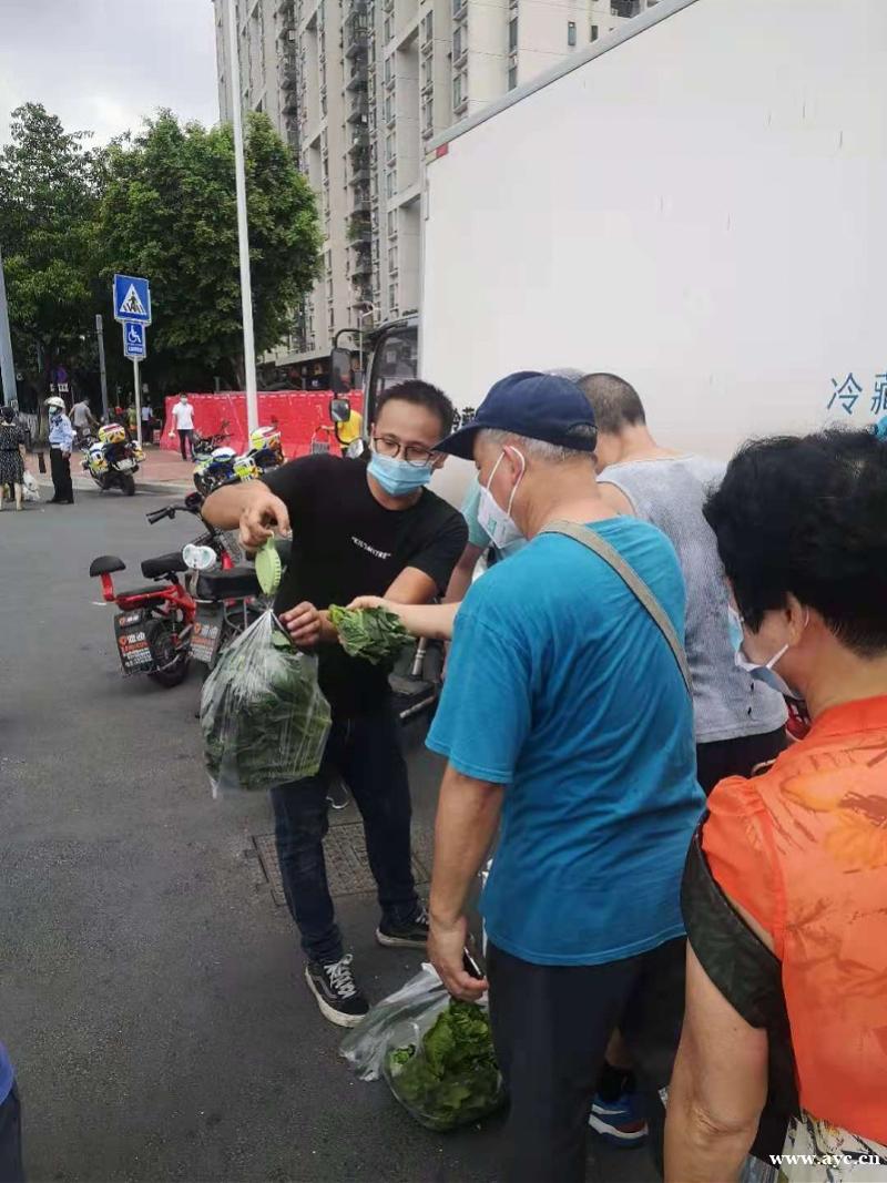 货车满载肉菜进社区，商超多倍备货，广州全力保供保价