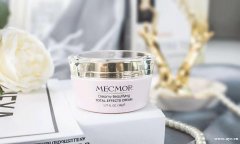 秋天皮肤干燥用什么护肤品？名膜壹号梦幻系列怎么样？