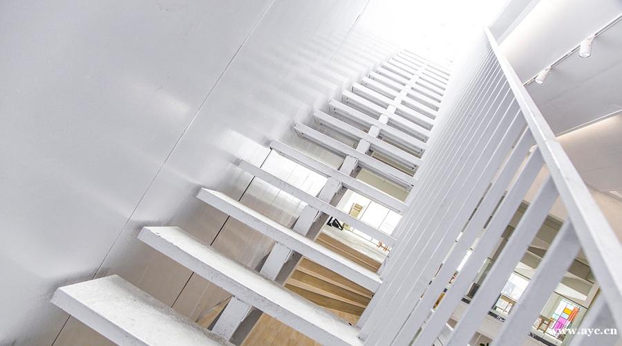 学院风格的阶梯讲堂就在不一样摄影基地 学院风格的阶梯讲堂就在不一样摄影基地