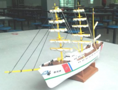 中小学生拼装船模奋进号电动训练帆船拼装模型