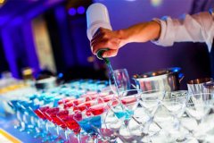 学调酒去哪里学？广州欧米奇学调酒培训怎么样