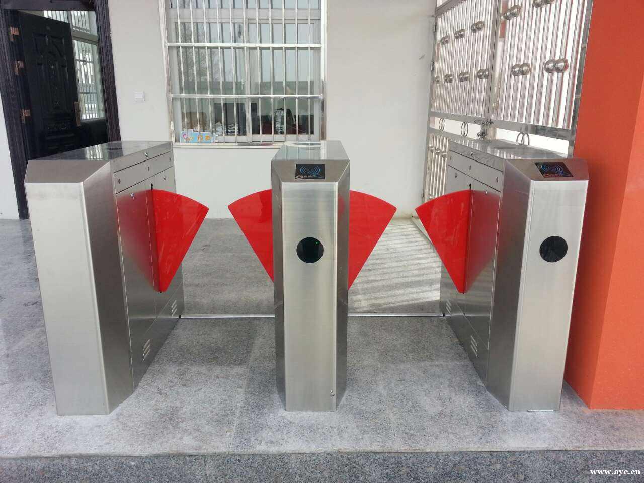 广州超市停车场安装车牌识别一体机系统多少钱 广州超市停车场安装车牌识别一体机系统多少钱