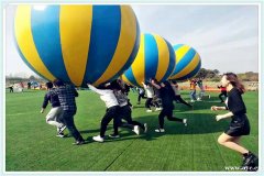 武汉的汉口区周边有一个烧烤生态园可以在周末天气好的时候跟朋友