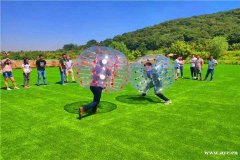 武汉的汉口区周边有一个烧烤生态园可以在周末天气好的时候跟朋友