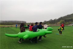 武汉的汉口区周边有一个烧烤生态园可以在周末天气好的时候跟朋友