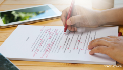 医刊汇：学术论文英文摘要中名词化结构的使用问题