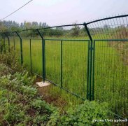 框架护栏网 质量好 使用年限长 华川鼎泰交通