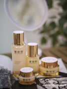 这套抗老套组太懂轻熟肌了！此处@郑明明金致焕颜套组