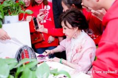 郑明明是如何一步步成为国货第一品牌的？