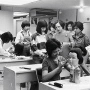 中国现代美妆开创者郑明明——引领美容事业进军内地