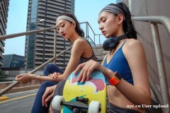 精致女人：时尚前沿的优雅典范与易舒美的魅力