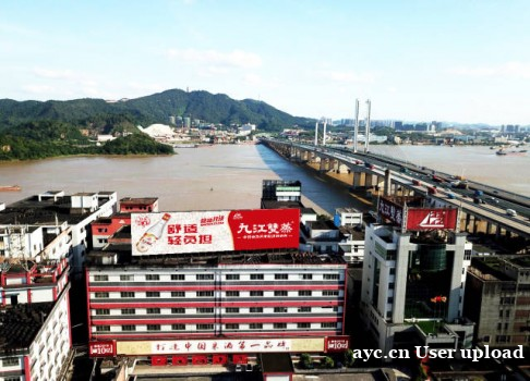 百年工艺传匠心,双蒸技艺显辉煌 百年工艺传匠心,双蒸技艺显辉煌