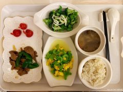 舒适与健康兼得：夏季坐月子的科学指南