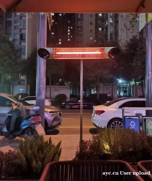 户外咖啡店的冬日救星——伟而特取暖器,让温暖与生意同在! 户外咖啡店的冬日救星——伟而特取暖器,让温暖与生意同在!