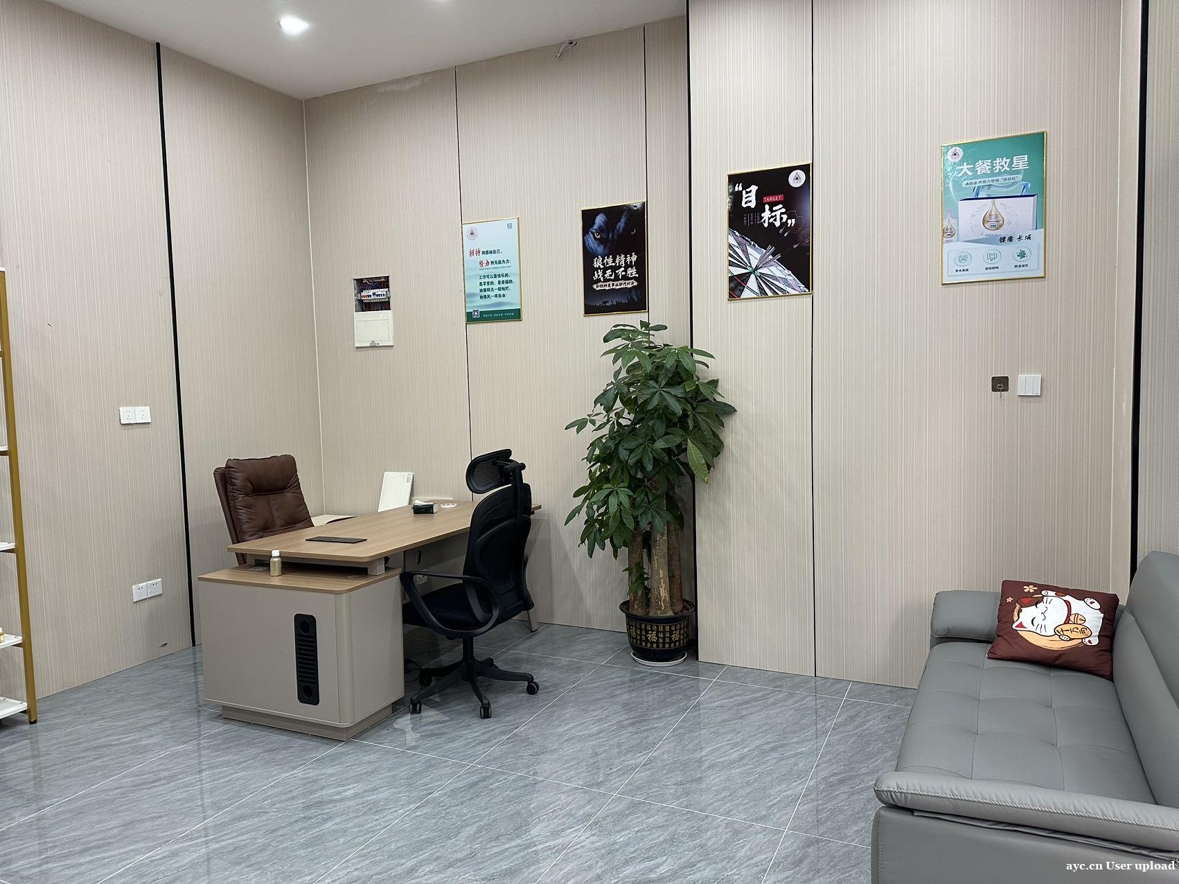 笋!2480元租绿地空港中心一楼商铺 笋!2480元租绿地空港中心一楼商铺